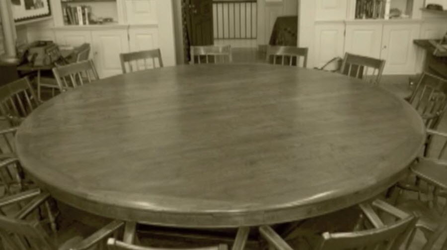 원탁의 하크네스 테이블