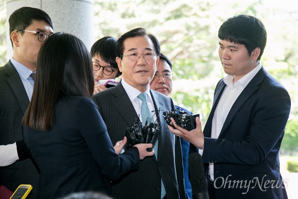 박준영 의원이 지난 2016년 5월 18일 오전 서울 양천구 서울남부지방법원에 영장실질 심사를 받기 위해 출석하고 있다.