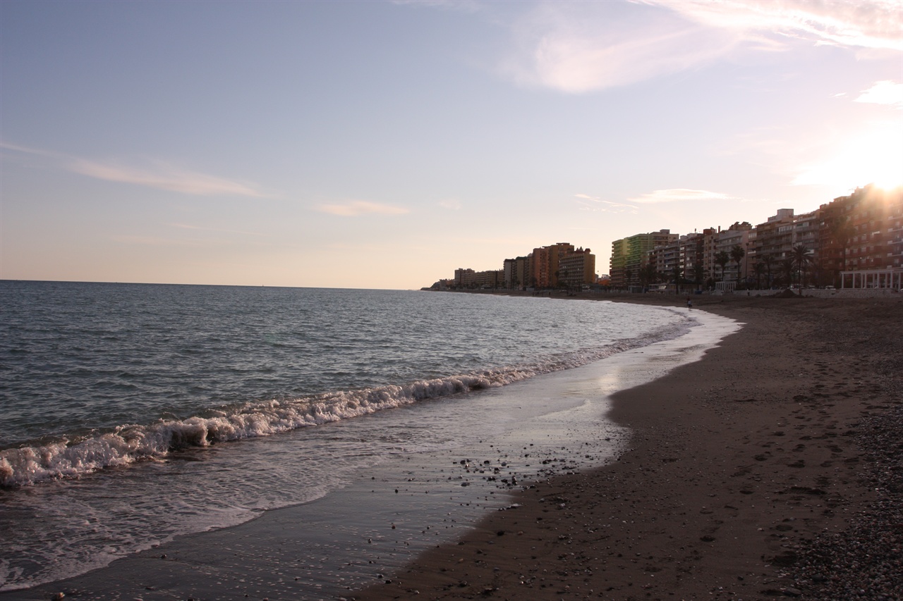 푸엔히롤라 해변 길이 7km로 스페인에서 가장 긴 해변이라고 한다.