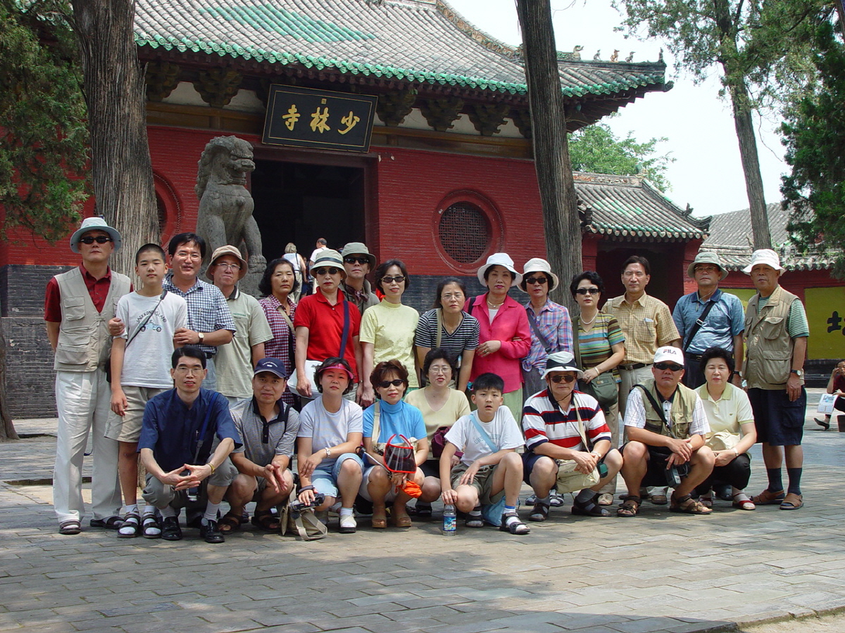 2002년 숭산 소림사를 방문했을 당시 회원들의 모습