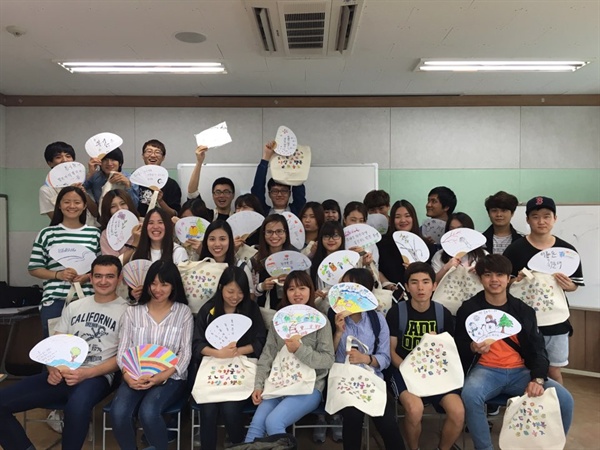 경상대학교 국어문화원은 진주지역 외국인을 대상으로 5월 22일, 27일 2회에 걸쳐 ‘외국인 한글 교실’ 특강을 실시했다..