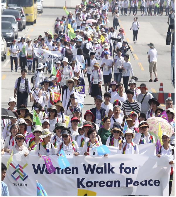 5월28일 토요일 임진각에서 여성평화걷기 행사가 열렸다. 평화누리공원에서 시작한 걷기 행렬은 민간인 통제선 내 생태탐방로와 평화누리길로 이어졌다.
