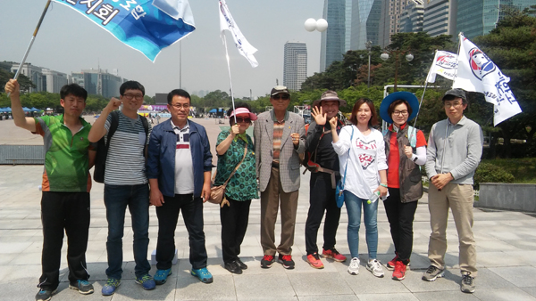 전국교직원노동조합 충남지부 태안분회 회원들과 함께, 서울 여의도 공원에서 