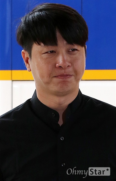 유상무 출석, 사랑인가 성폭행인가 개그맨 유상무가 31일 오전 성폭행 미수 피의자 신분으로 조사를 받기 위해 서울 강남경찰서로 출석하고 있다.