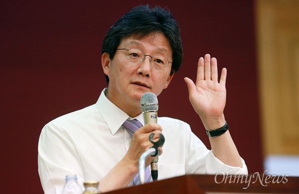 유승민 새누리당 의원이 지난 5월 31일 오후 서울 종로구 성균관대 법학관에서 '경제위기와 정치의 역할'이라는 주제로 강연을 하고 있다. 