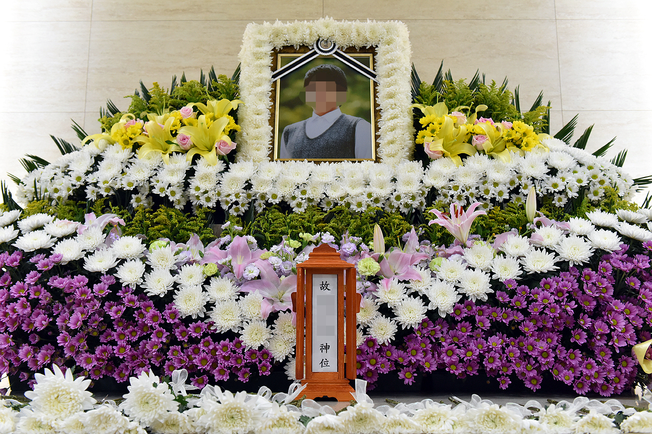  서울 광진구 건국대학교병원 장례식장에는 구의역 스크린도어 사고 희생자 김모 (19)씨의 분향소가 마련되어 있다.