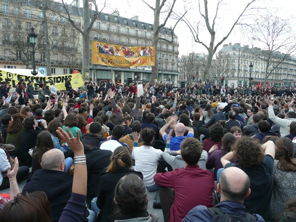 Nuit Debout (밤을 서서 보내자). 서민집회 광경