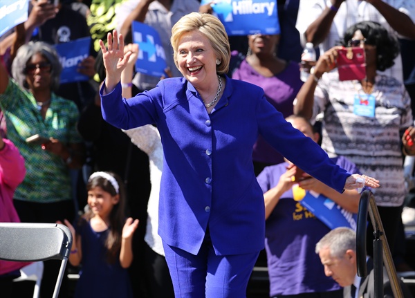 미국 민주당 차기 대선 후보로 결정된 힐러리 클린턴 역시 '안보무임승차론'에 가세했다. 