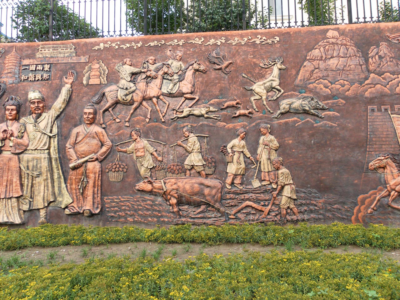 고대 북중국의 농촌 풍경. 그림은 요나라(916~1125년)가 지배할 당시의 북중국. 중국 내몽골자치구 파림좌기에서 찍은 거리 벽화. 
