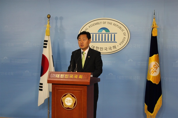 지난 5월 9일 국민의당 원내대표단 구성 브리핑 당시 김관영 의원 모습. 