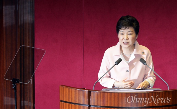 박근혜 대통령이 6월 13일 오전 국회에서 20대 국회 개원식에 참석해 연설을 하고 있다.