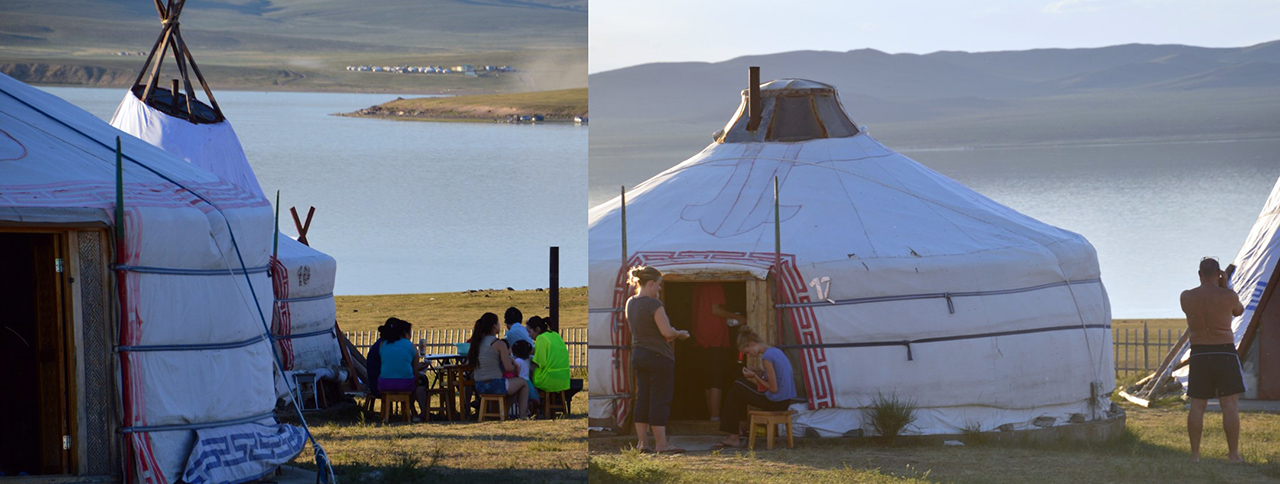 게르에 놀러 온 몽골인과 외국 여행자. 호숫가 게르에 놀러 온 여러 가족이 음식준비를 하고 있다. 