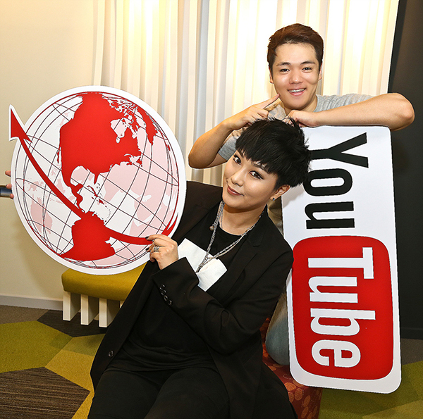 유튜브 크리에이터 씬님 박수혜씨(왼쪽)와  토이몬스터 김승민씨.