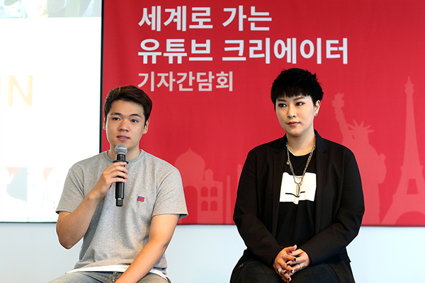 유튜브 크리에이터 토이몬스터 김승민씨(왼쪽)와 씬님 박수혜씨.