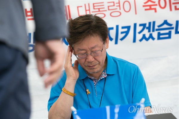 [오마이포토] 단식 열흘, 두통 증세 보이는 이재명 시장 