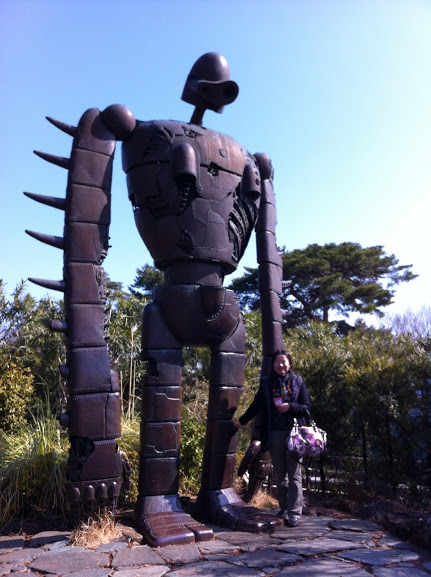 2012년 3월 일본에서 방문했던 지브리 뮤지엄. 개인적으로 미야자키 하야오와 지브리 스튜디오의 작품을 좋아합니다. 이런 식으로 개인의 관심사를 여행을 통해 확인하는 일정을 집어넣어 보는 것도 매우 색다른 경험이 되실 거예요. 이번 기회에 내가 좋아하는 게 뭐였지를 다시 생각해 보시는 것도 좋구요!