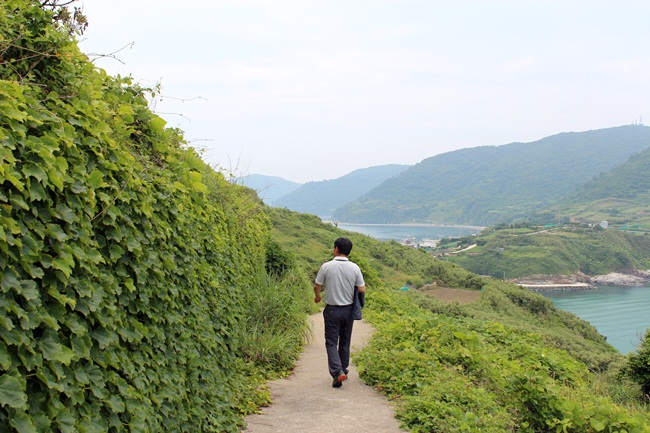 거문도 '녹산 등대 나오는 길'입니다.