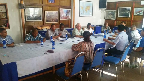 부산해양경비안전서 수사팀은 23일 세이셸 현지 항만청 회의실에서 관계자들이 모인 가운데 K호 살인사건 수사 등에 대해 협의하고 있다.