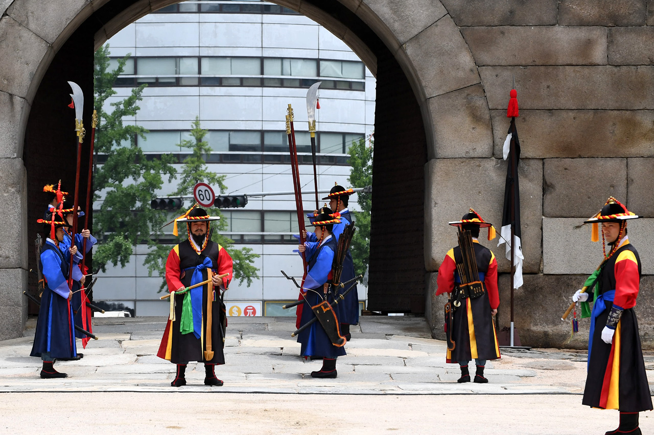  23일 오전 서울 중구 남대문로 숭례문 광장에서는 지난 2008년 2월10일 화재이후 중단됐던 숭례문 파수의식 행사가 8년만에 재개됐다.
