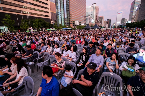 24일 오후 서울 광화문광장에서 공정언론 바로세우기 콘서트가 열리고 있다.