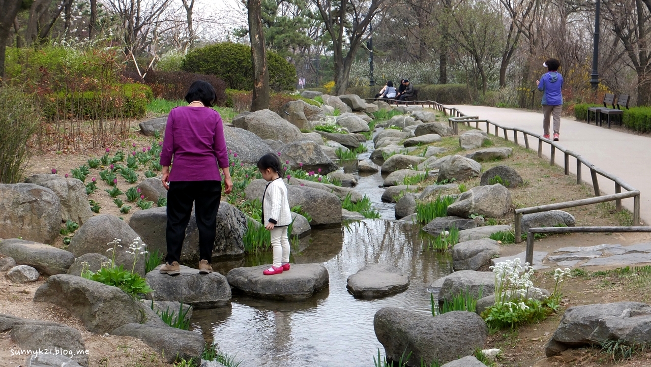 남산 둘레길을 더욱 상쾌하게 해준 작은 물길. 