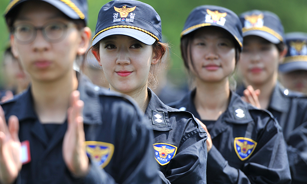 27일 중앙경찰학교에서 열린 신임경찰 289기 입교식에서 참석한 예비 여경들.