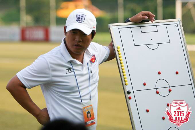 고양 U18을 이끄는 이돈길 감독 그는 선수들을 위해 기꺼이 디딤돌 역할을 하고 싶다고 인터뷰 내내 밝혔다.