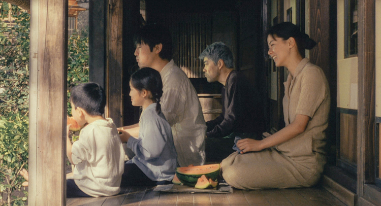  국내 마니아들 사이에서 꽤 팬을 확보한 일본 영화감독 고레에다 히로카즈. 그의 데뷔작이었던 <환상의 빛>이 관객의 마음을 빛으로 가득 채울 준비를 하고 있다.