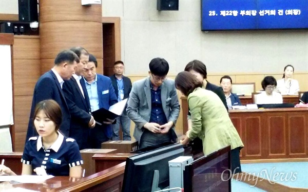 창원시의회는 30일 본회의를 열어 후반기 의장으로 무소속 김하용 의원을 선출했다.