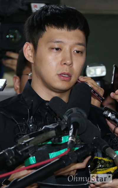 박유천, "실망 시켜드려 죄송합니다" JYJ의 박유천이 30일 오후 성폭행 피의자 신분으로 서울 강남서에 출두하고 있다.