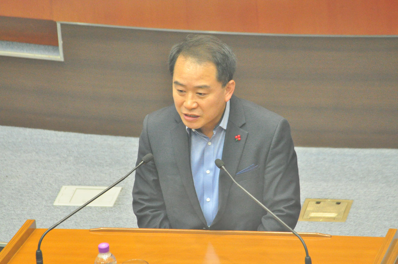 경제건설위원장으로 선출된 더불어민주당 박현철 의원