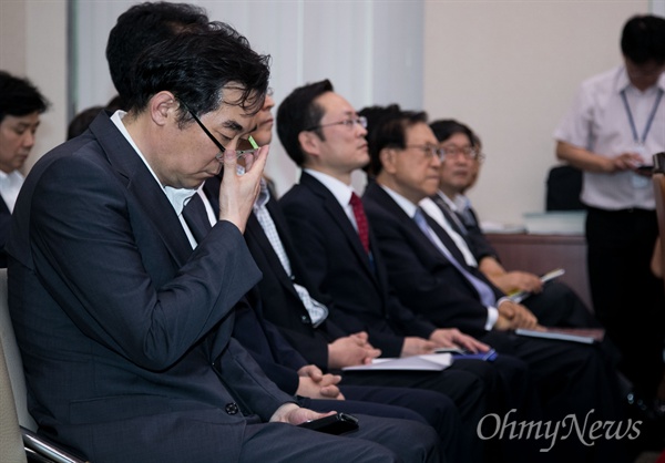  나향욱 교육부 정책기획관은 11일 오후 국회 교육문화체육관광위원회 전체회의에 출석해 "민중은 개·돼지로 취급하면 된다", "신분제를 공고화해야 한다" 등의 말을 한 것에 대해 "정말 죽을 죄를 지었다고 생각한다"고 사과했다.