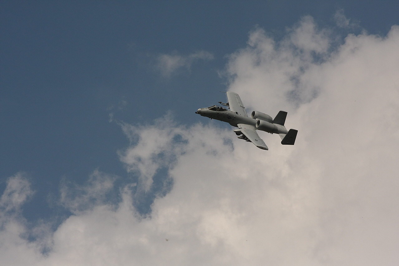 미군공군기지 K55 근처에 위치한 하북리에서는 수시로 미군 소속 전투기와 다양한 비행기를 볼수 있다.