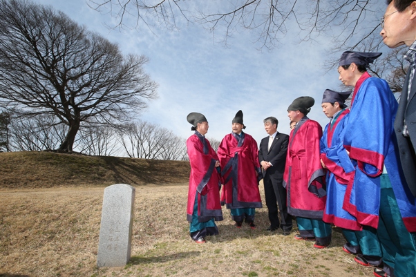  1921년 적석목곽분 양식이 최초로 발견된 금관총에서 진행된 고유제.