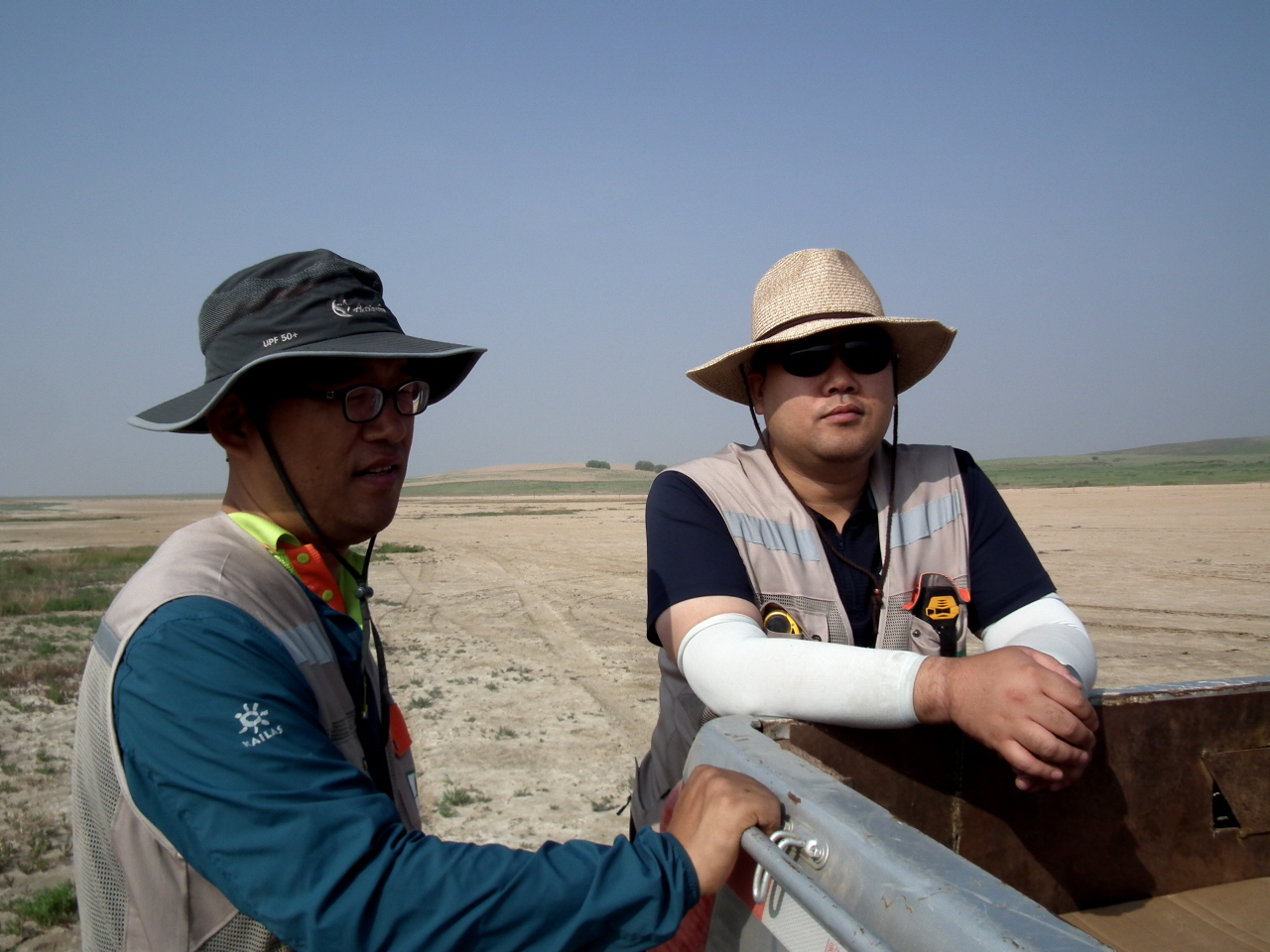 에코피스아시아 북경사무소 박상소 소장(사진 왼쪽)과 경북대 산림자원학과 서형민 교수(사진 오른쪽)는 사막에서 활동하고 있지만, 늘 푸른 꿈을 꾸고 있다. 
