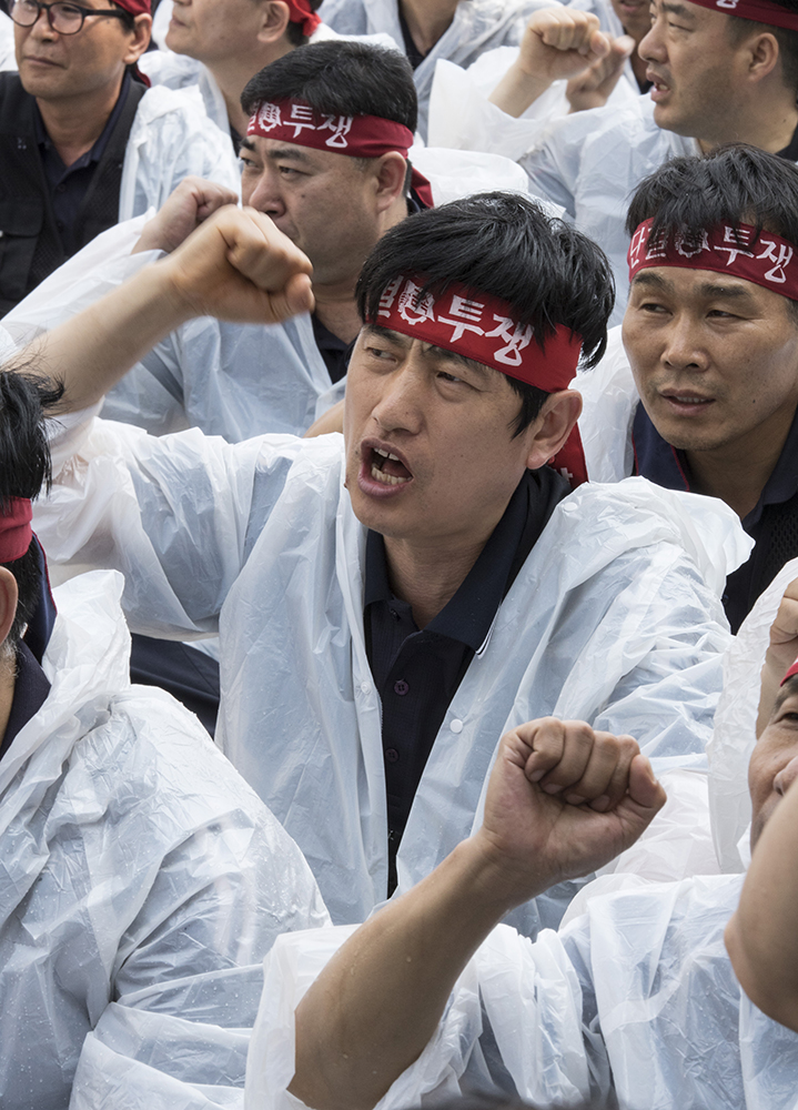 29일 오후 충남 아산에 위치한 갑을오토텍에서는 ‘특전사 용병, 용역깡패투입 규탄, 민주노조 사수, 갑을오토텍 투쟁 승리 민주노총 결의대회'가 열렸다.