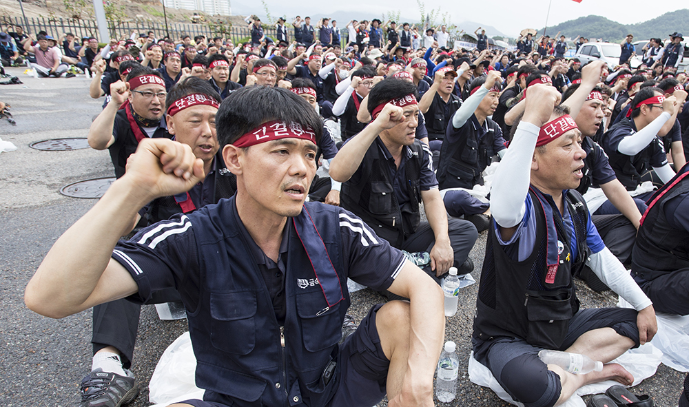  29일 오후 충남 아산에 위치한 갑을오토텍에서는 ‘특전사 용병, 용역깡패투입 규탄, 민주노조 사수, 갑을오토텍 투쟁 승리 민주노총 결의대회'가 열렸다.