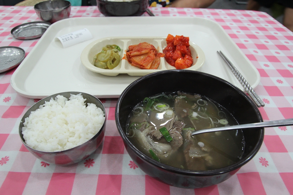 향토음식관의 소머리국밥도 먹을만하다. 