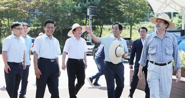 김무성 전 새누리당 대표가 7일 합천댐을 방문했다.