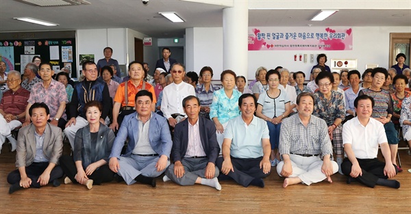 김무성 전 새누리당 대표가 7일 합천원폭피해자복지관을 방문했다.
