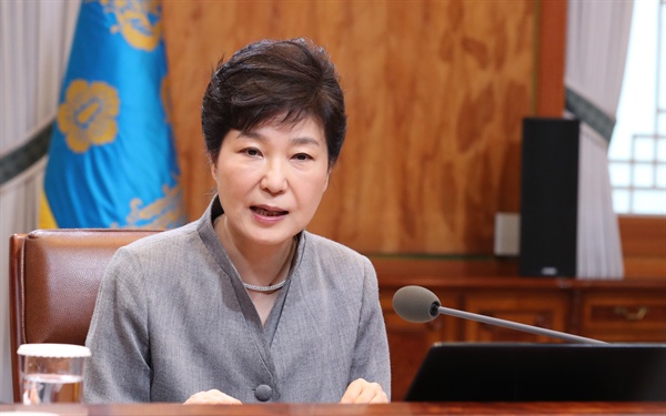 박근혜 대통령이 8일 오전 청와대에서 열린 수석비서관회의에서 발언하고 있다. 