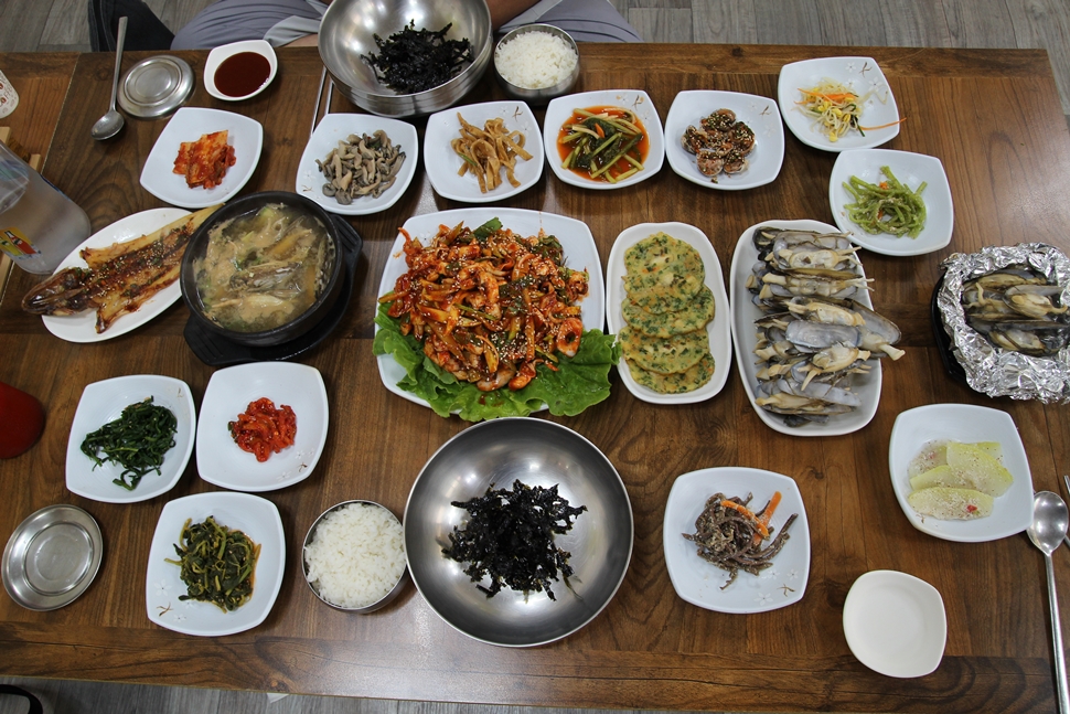 순천 낙안읍성 미향식당의 맛조개정식이다. 
