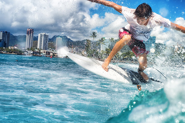 2014년 하와이에서 촬영한 서핑 사진.