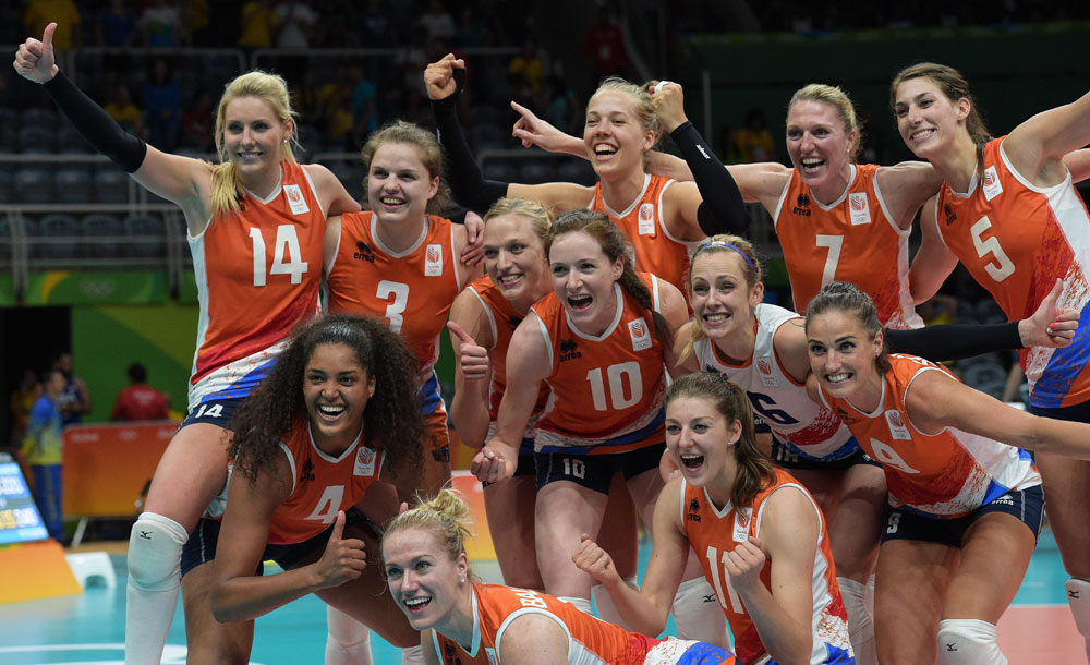  네덜란드 여자배구 대표팀... 슬뢰체스(10번), 부이스(11번), 크루이프(5번)가 핵심이다.
