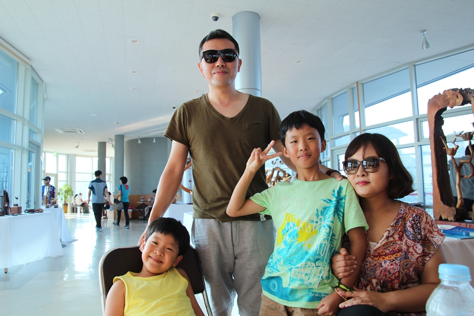 여행에서 오래 남는 건 역시 사진이다. 광주에서 온 양창문씨 가족사진이다.
