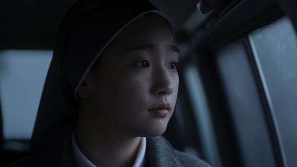  <설행: 눈길을 걷다>에서 마리아 역을 맡은 박소담. 이 영화에서도 그녀는 인상적인 연기를 보여줬다.