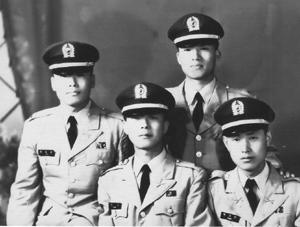 육군보병학교 시절 내무반 친구들(왼쪽부터 김정갑, 박도, 조규석, 박기헌 소위. 1969. 5.)