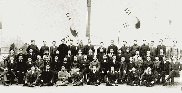 1920년 당시 상해 대한민국 임시정부 요인들의 모습이다.