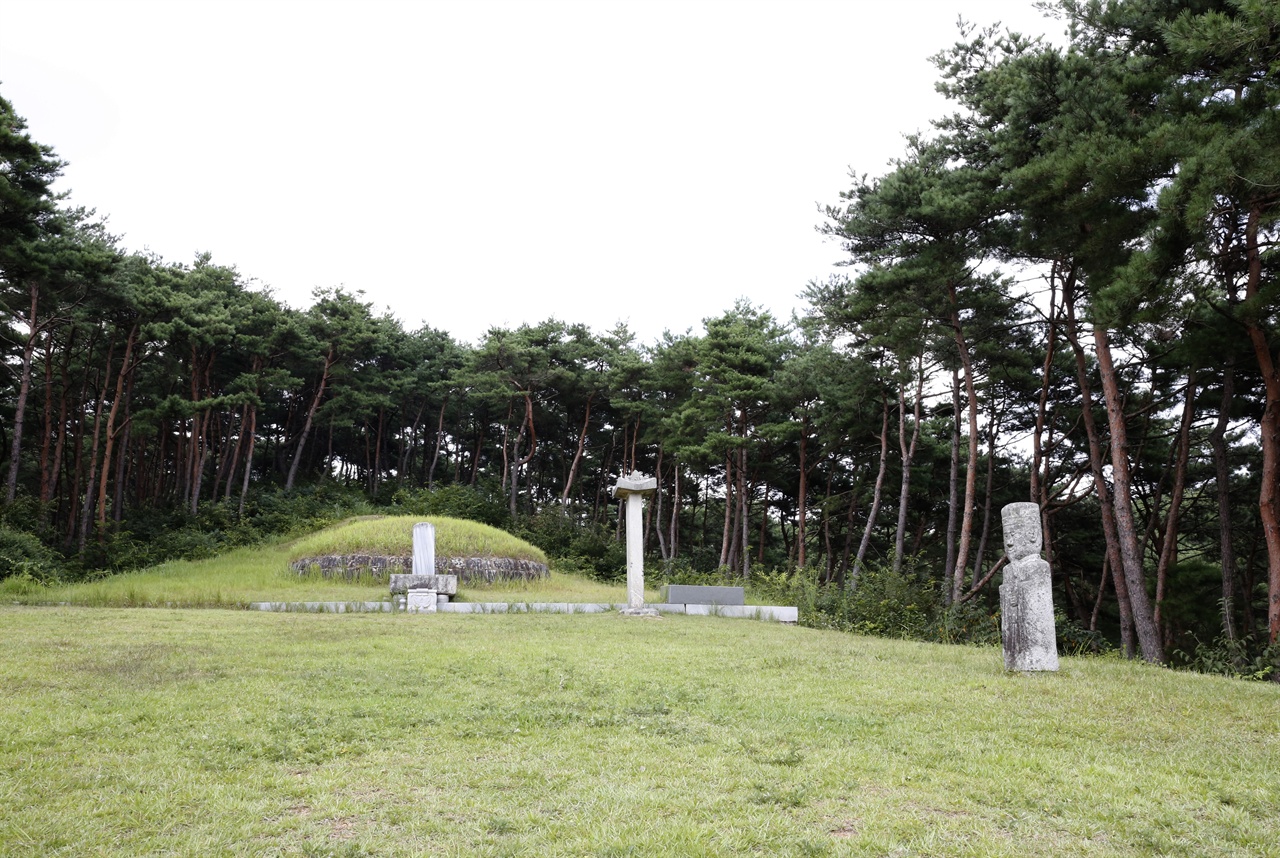 말끔하게 단장돼 있는 아곡 박수량의 묘지. '청백리'를 찾는 후대들의 발길이 꾸준히 이어지는 곳이다.