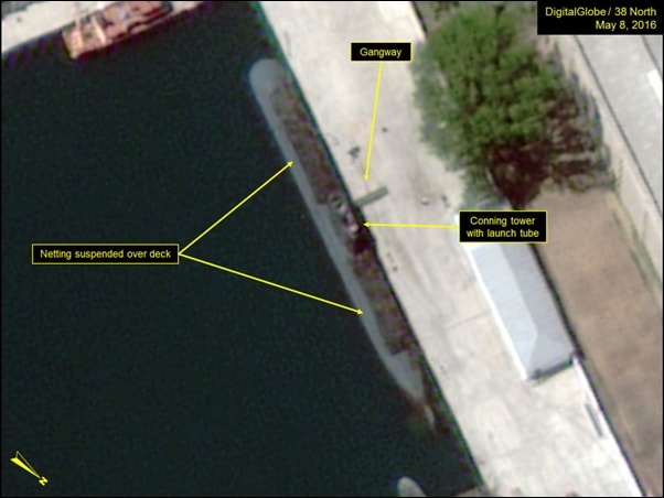 북한 신포조선소의 잠수함 위성 사진 모습 